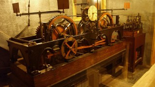 Годинник львівської Ратуші на ремонті