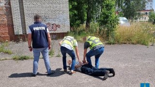 Мешканця Червонограда затримали за незаконний збут зброї