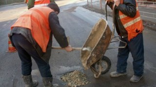 Автомобільні служби не бояться Костюка: ямковий ремонт доріг на Львівщині провалено