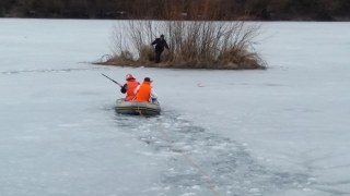 На Львівщині під лід провалився рибалка