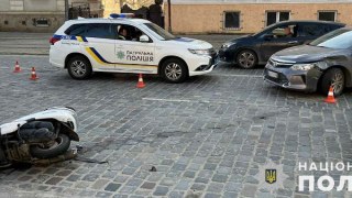 У Львові водій Toyota Camry збив мотоцикліста