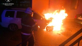 У Новояворівську згоріла автівка Volkswagen Polo