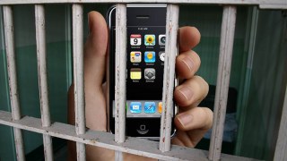 Рада дозволила засудженим мати мобільні телефони