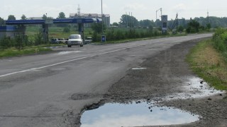 На ремонт частини дороги Куровичі-Рогатин виділили більше 18 млн грн