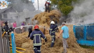 На Стрийщині вогонь знищив дві тонни соломи