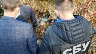 На Яворівщині знайшли схованку з арсеналом зброї та вибухівки