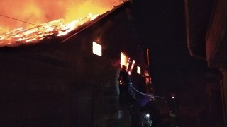 Вночі біля Стрия ледь не згоріли 4 будівлі