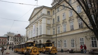 У Львові призупинять планові госпіталізації та обмежать масові заходи