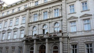Антимонопольний комітет зобов'язав Львівську ОДА відмовитись від закупівлі зошитів з Євромайданом
