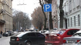 У Львові від початку року за неправильне паркування евакуювали на арешт-майданчик майже 700 авто