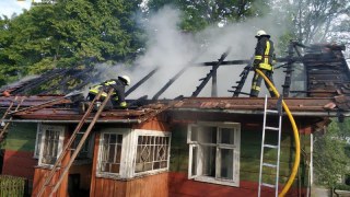 На Самбірщині вогонь повністю знищив дах житлового будинку