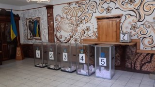 На 18 дільницях Львова бракує скриньок та кабінок для голосування