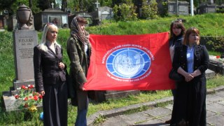Львівські комуністи відзначили Перше травня на Янівському цвинтарі