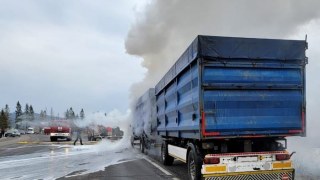 На Стрийщині під час руху зайнялася вантажівка