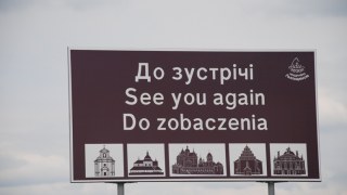 Сьогодні комунальники завершать демонтаж вказівників до «Євро-2012» у Львові