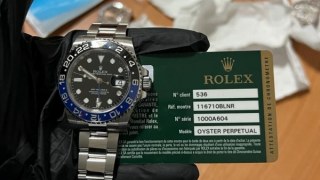 На кордоні з Польщею в мешканця Львівщини виявили прикраси та годинники Rolex на 12 мільйонів