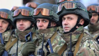 Українським військовим виплачують по 100 тисяч гривень в місяць