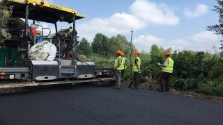На Львівщині триває ремонт дороги до Шегині