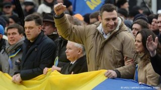 Майдан доручив опозиції піти на круглий стіл за участю Януковича