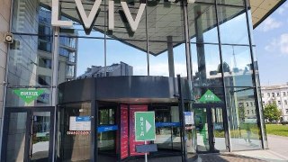 Садовий вакцинуватиме львівських консюмеристів у супермаркетах та кінотеатрах