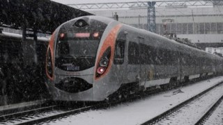 Укрзалізниця призначила два додаткові поїзди Hyundai до Львова
