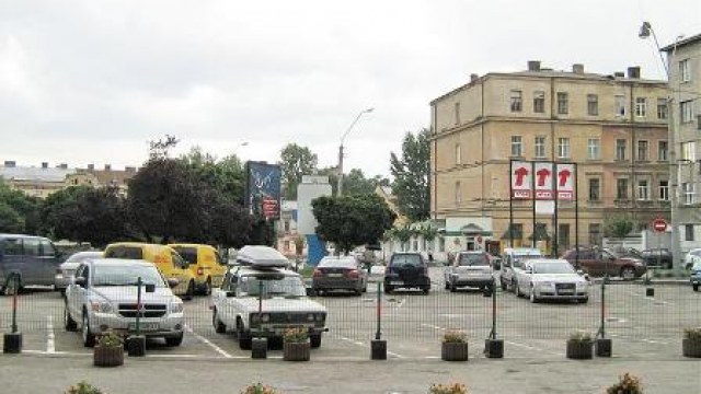 автостоянка у Львові