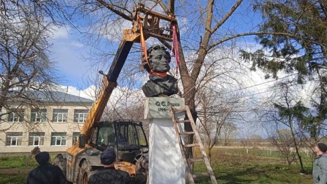 демонтаж пам'ятника Пушкіну