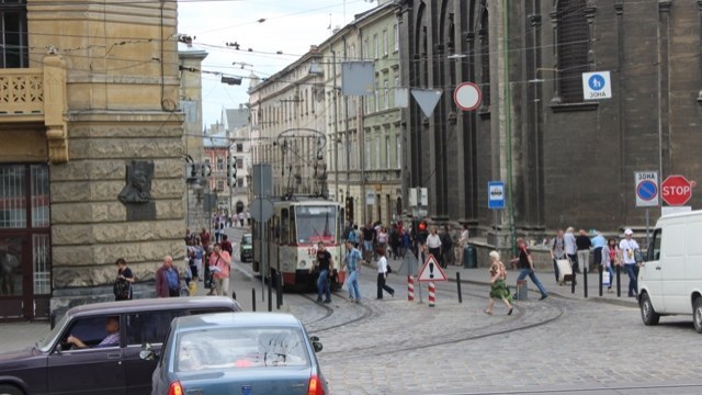 в'їзд у пішохідну частину Львова