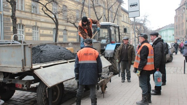 ремонт доріг у Львові