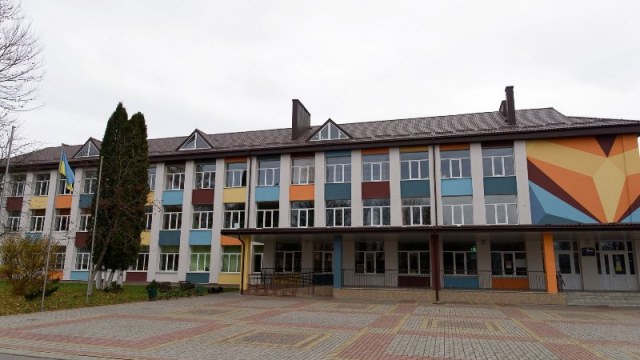 школа у селі Оброшине