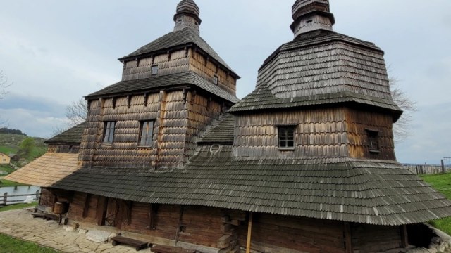 церква у селі Потелич