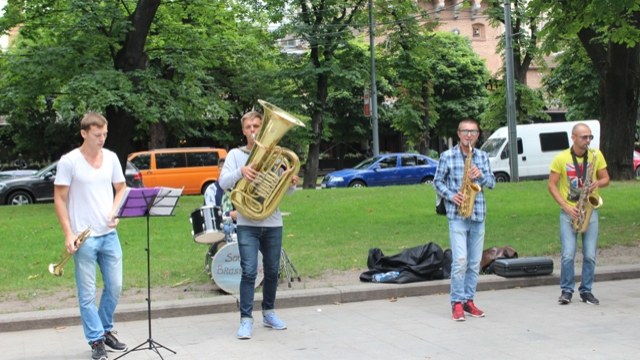 вуличні музиканти