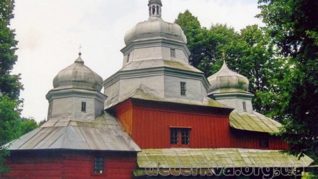 дерев'яна церква у селі Сприня
