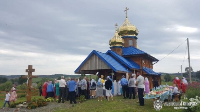 церква УПЦ МП у селі Верхня Яблунька