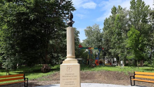 пам'ятник Адаму Міцкевичу