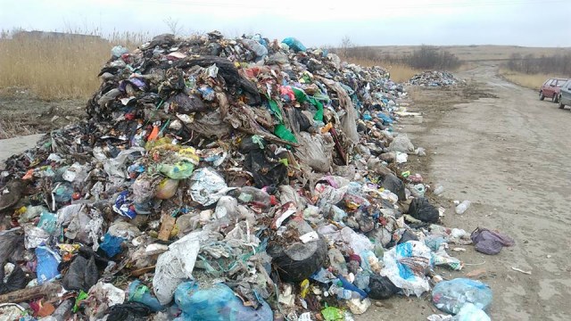 скинуте сміття у селі Терновиця