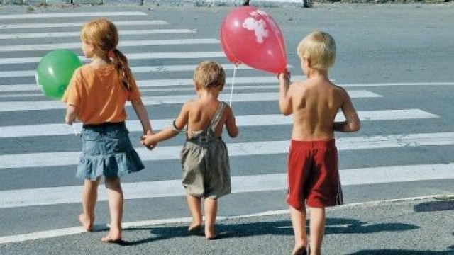 діти на дорозі