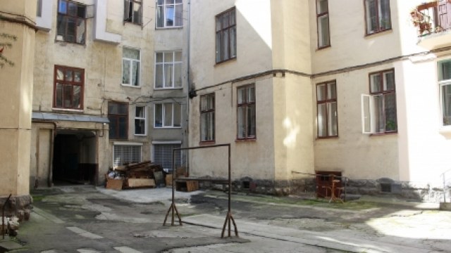 Внутрішній дворик у Львові
