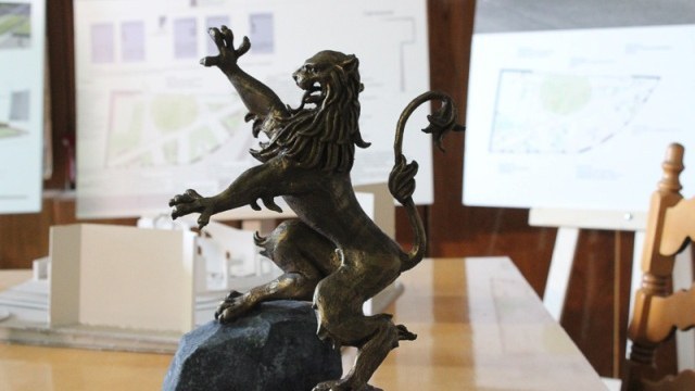 скульптура бійцям Листопадового Чину