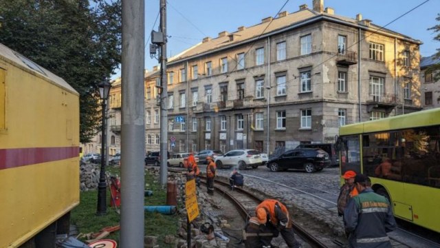 ремонт трамвайної колії у Львові